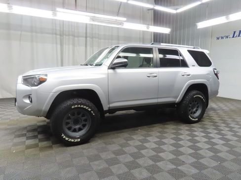 Used 2021 Toyota 4Runner SR5 AWD/4WD image 7