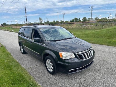 Used 2012 Chrysler Town & Country Touring FWD image 1