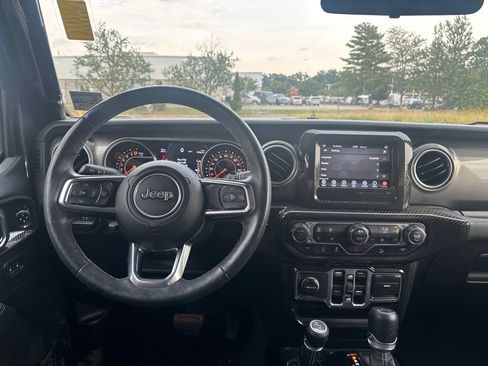 Used 2018 Jeep Wrangler Unlimited Sahara AWD/4WD image 13