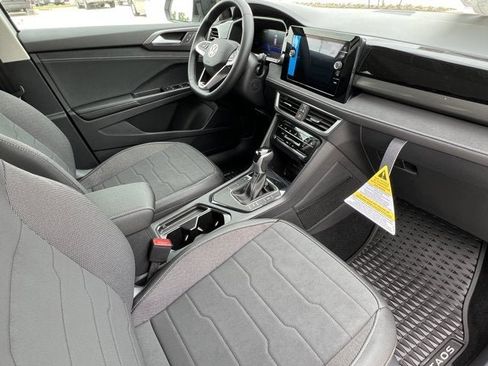 New 2025 Volkswagen Taos SE image 27