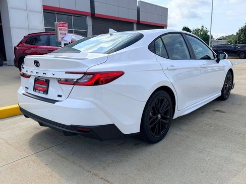 Used 2026 Toyota Camry SE FWD image 4