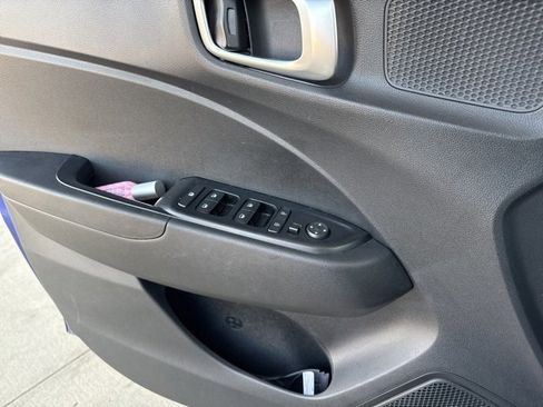 Used 2021 Hyundai Venue SE image 10