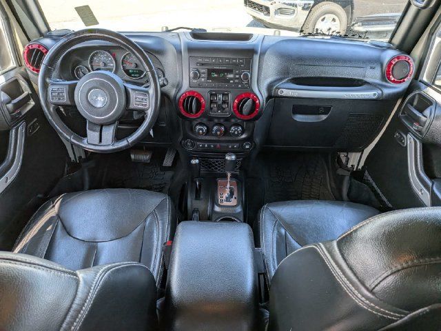 Used 2017 Jeep Wrangler Unlimited Sahara w/ Connectivity Group AWD/4WD image 15