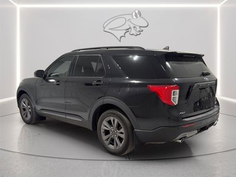 Used 2022 Ford Explorer XLT w/ Equipment Group 202A AWD/4WD image 3