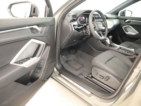 New 2025 Audi Q3 2.0T Premium image 14