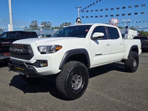 Used 2021 Toyota Tacoma TRD Off-Road w/ TRD Premium Off Road Package AWD/4WD image 8