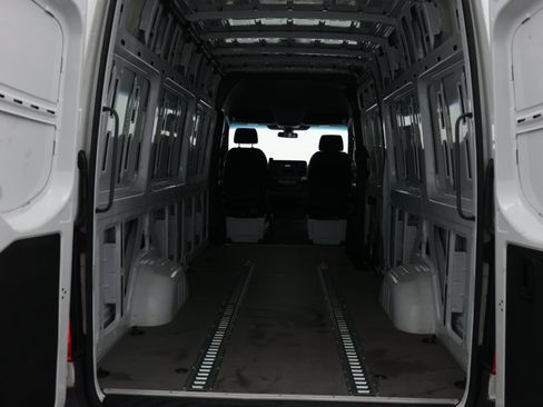 Used 2023 Mercedes-Benz Sprinter 2500 image 26