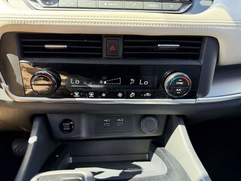 Used 2024 Nissan Rogue SV FWD image 28