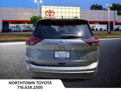 Used 2025 Nissan Rogue SV AWD/4WD image 7