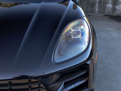Certified 2020 Porsche Macan AWD/4WD image 16