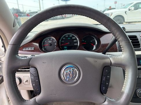Used 2011 Buick Lucerne CXL FWD image 18