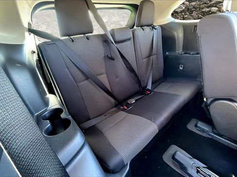 Used 2022 Toyota Highlander LE image 25