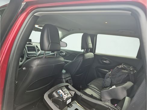 Used 2020 Jeep Cherokee Latitude Plus AWD/4WD image 14