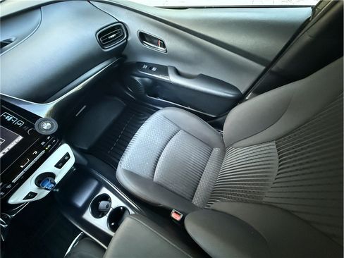 Used 2016 Toyota Prius Two FWD image 39