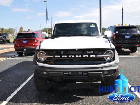 New 2025 Ford Bronco Outer Banks w/ Sasquatch Package image 8