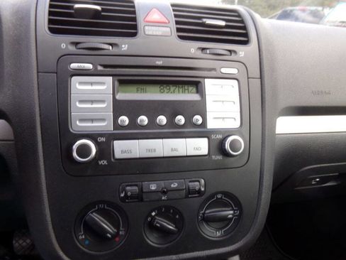 Used 2009 Volkswagen Rabbit S image 10