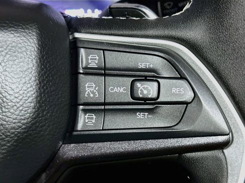 Used 2023 Jeep Grand Cherokee Laredo AWD/4WD image 32