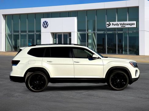 New 2026 Volkswagen Atlas SE FWD image 9