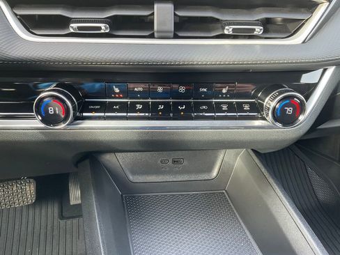 Used 2026 Chevrolet Equinox LT w/ Convenience Package II image 9