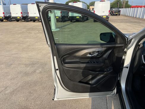 Used 2022 GMC Terrain SLE w/ Driver Convenience Package FWD image 18