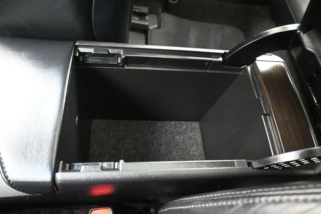 Used 2016 Toyota Avalon Limited w/ Toyota Safety Sense Package FWD image 26
