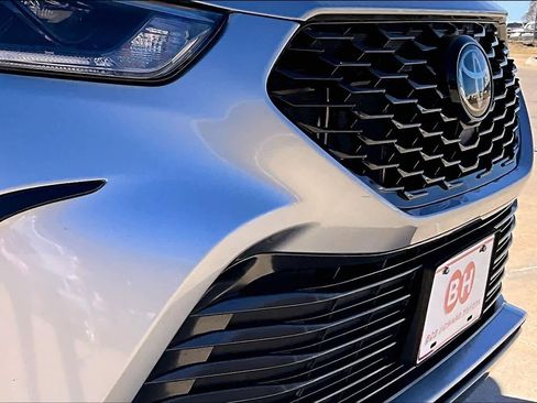 Used 2023 Toyota Highlander XSE image 29