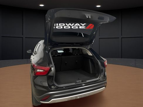 Used 2025 Chevrolet Trax LT w/ Sunroof Package FWD image 7