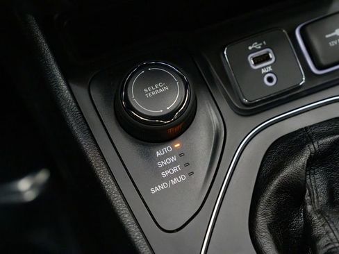 Used 2020 Jeep Cherokee Latitude image 18