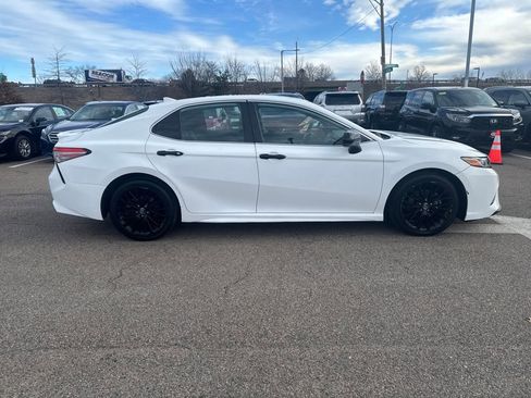 Used 2019 Toyota Camry SE image 8