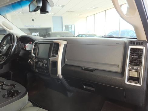Used 2017 RAM 1500 Classic SLT w/ SLT Plus D←cor Group AWD/4WD image 30