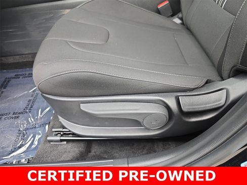 Certified 2025 Hyundai Elantra SEL image 29