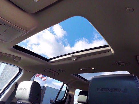 Used 2017 GMC Acadia Denali w/ Technology Package image 14