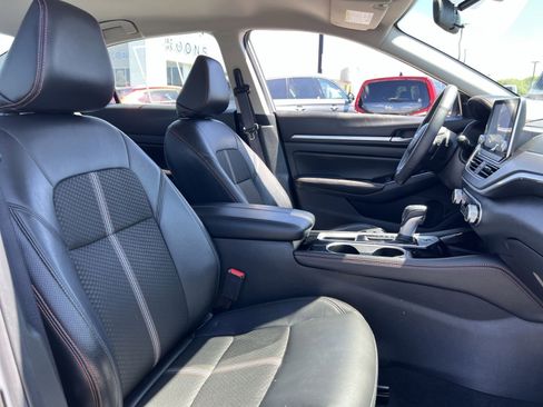 Used 2024 Nissan Altima 2.5 SR FWD image 33