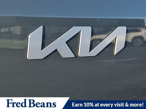 New 2027 Kia Carnival EX FWD image 7