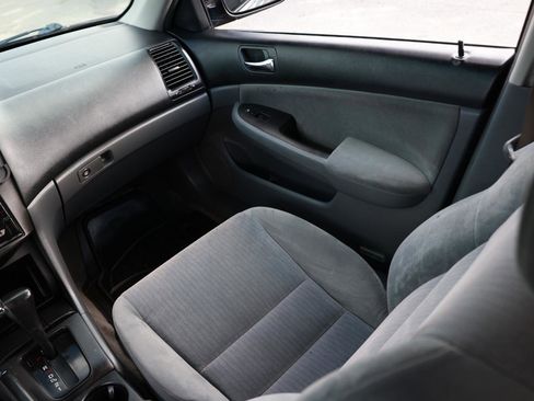 Used 2004 Honda Accord LX image 23