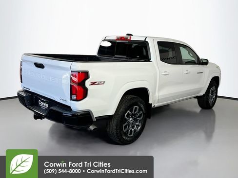 Used 2025 Chevrolet Colorado Z71 w/ Technology Package AWD/4WD image 15