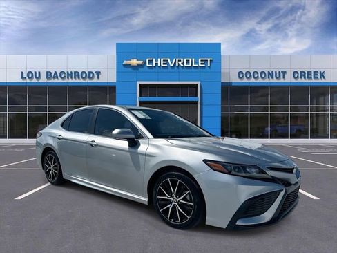 Used 2023 Toyota Camry SE w/ Convenience Package image 2