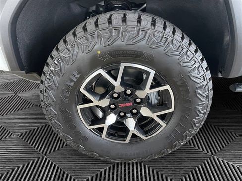 New 2025 GMC Canyon AT4 w/ AT4X Package image 14