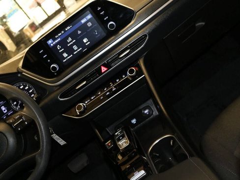 Used 2021 Hyundai Sonata SE image 25