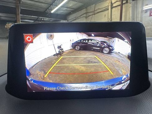 Used 2018 MAZDA MAZDA3 Touring FWD image 26