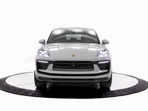 Certified 2025 Porsche Macan image 10