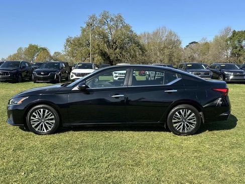 Used 2024 Nissan Altima 2.5 SV image 11