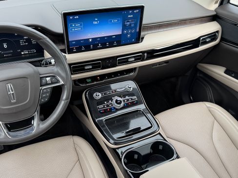 Used 2023 Lincoln Nautilus Reserve AWD/4WD image 14