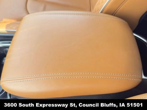 Used 2023 Chrysler Pacifica Pinnacle FWD image 21