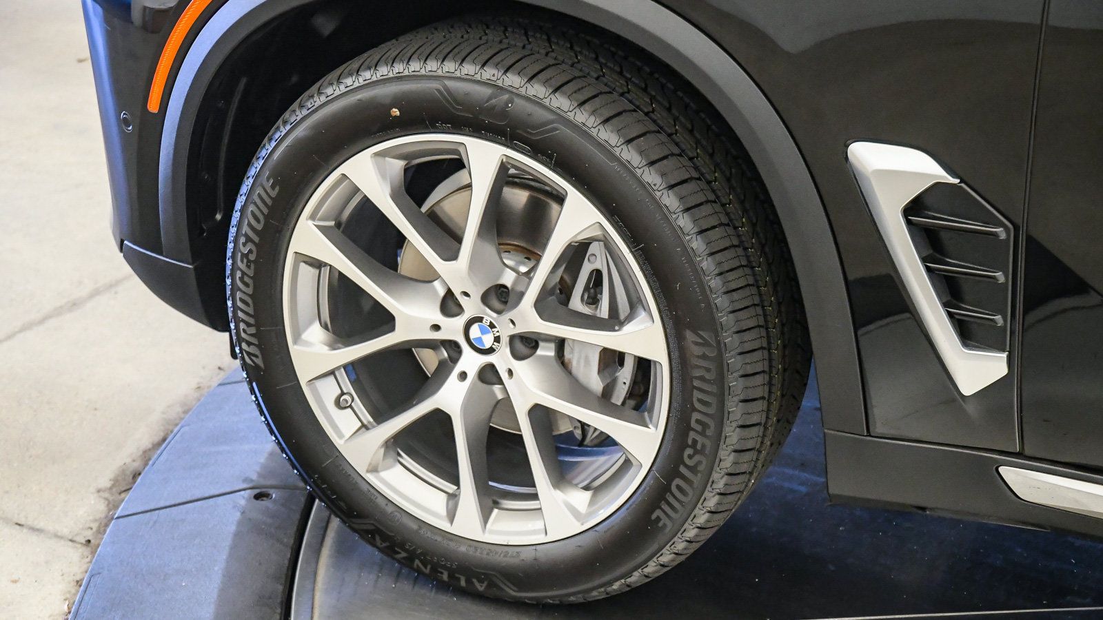 Used 2024 BMW X5 xDrive40i w/ Premium Package AWD/4WD image 10