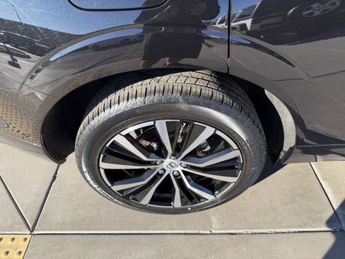 Used 2024 Volvo XC60 B5 Plus w/ Protection Package Premier image 15