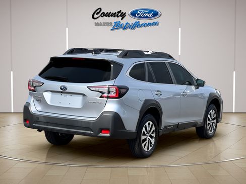 Used 2023 Subaru Outback Premium AWD/4WD image 8