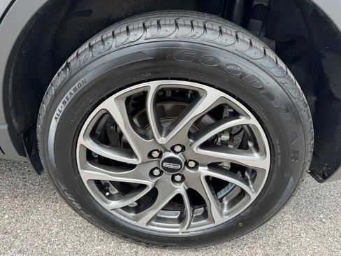 Used 2022 Lincoln Corsair AWD w/ Equipment Group 101A image 27