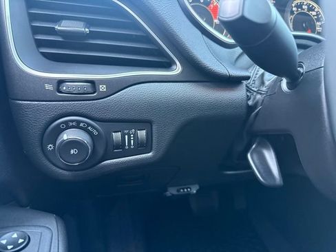 Used 2022 Jeep Cherokee Trailhawk w/ Sound & Nav Group AWD/4WD image 23