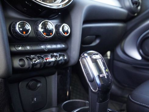 Used 2023 MINI Cooper 2-Door Hardtop image 16